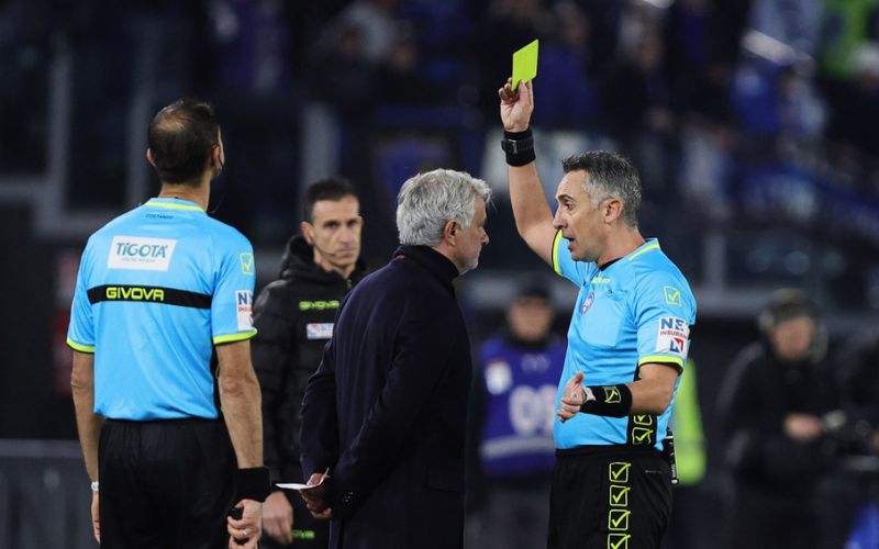Mourinho tiếp tục bị truất quyền thi đấu tại Serie A
